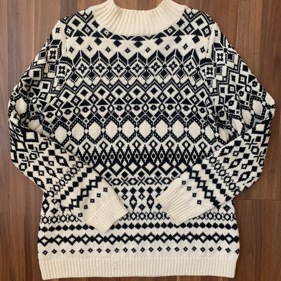 Old Navy Sweaters - Women’s Old Navy sweater